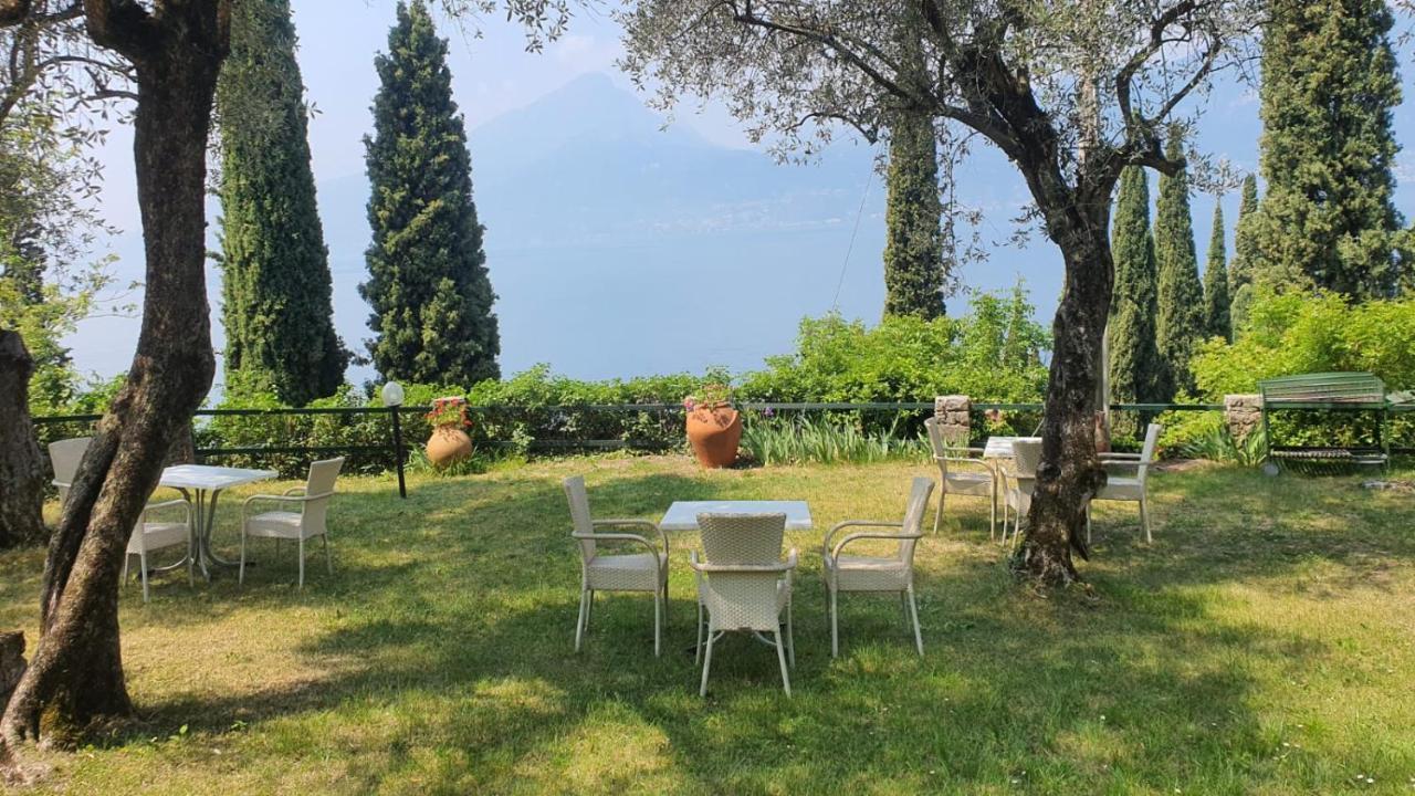 Wonderful Lake View Apartments With Pool With Breakfast Gardasee Torri Del Benaco Exterior photo