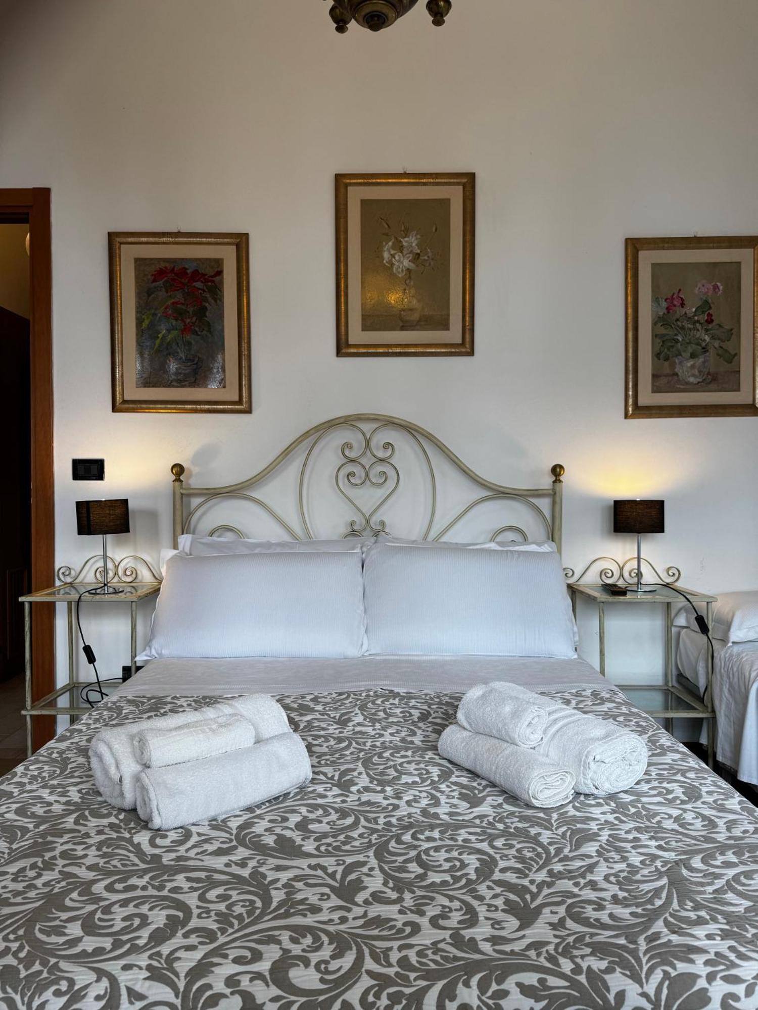 Wonderful Lake View Apartments With Pool With Breakfast Gardasee Torri Del Benaco Exterior photo