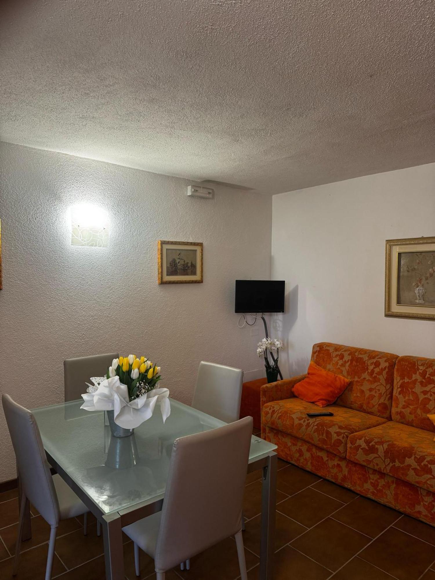 Wonderful Lake View Apartments With Pool With Breakfast Gardasee Torri Del Benaco Exterior photo