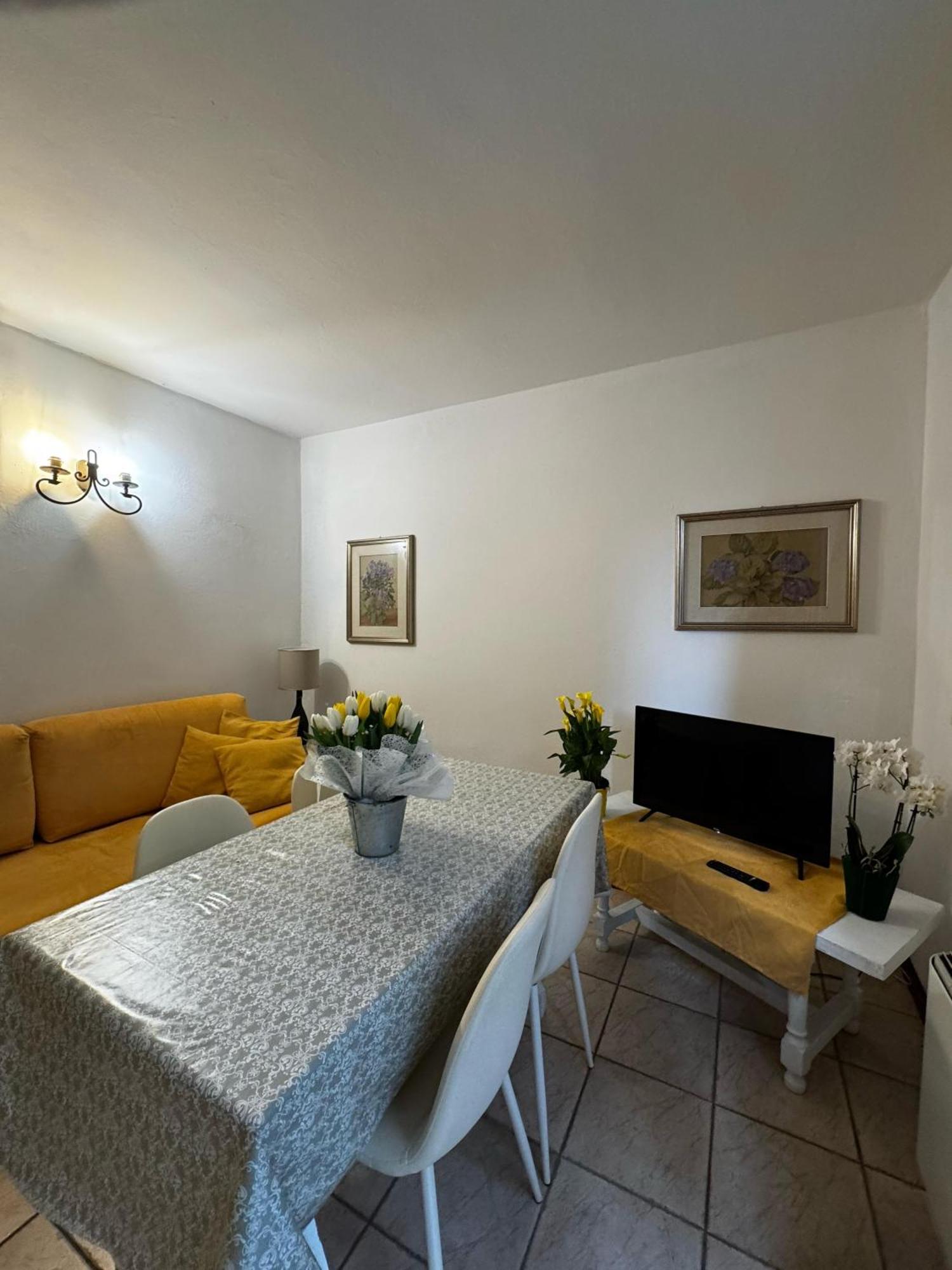 Wonderful Lake View Apartments With Pool With Breakfast Gardasee Torri Del Benaco Exterior photo