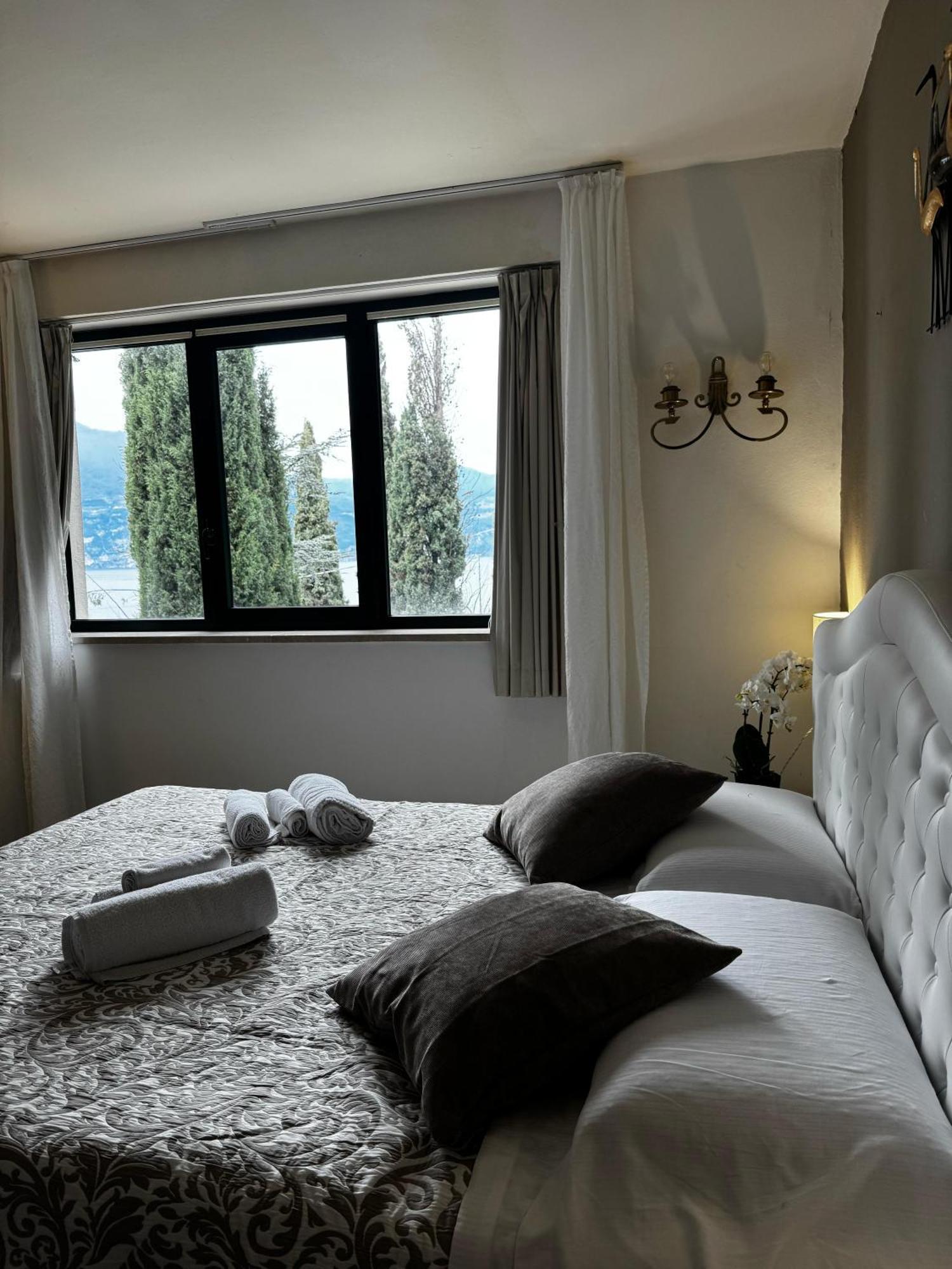 Wonderful Lake View Apartments With Pool With Breakfast Gardasee Torri Del Benaco Exterior photo