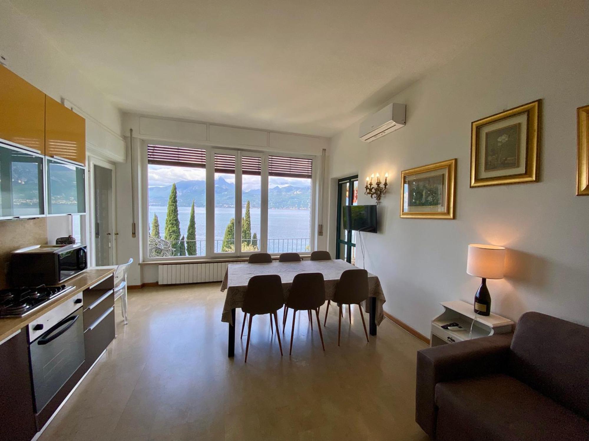 Wonderful Lake View Apartments With Pool With Breakfast Gardasee Torri Del Benaco Exterior photo