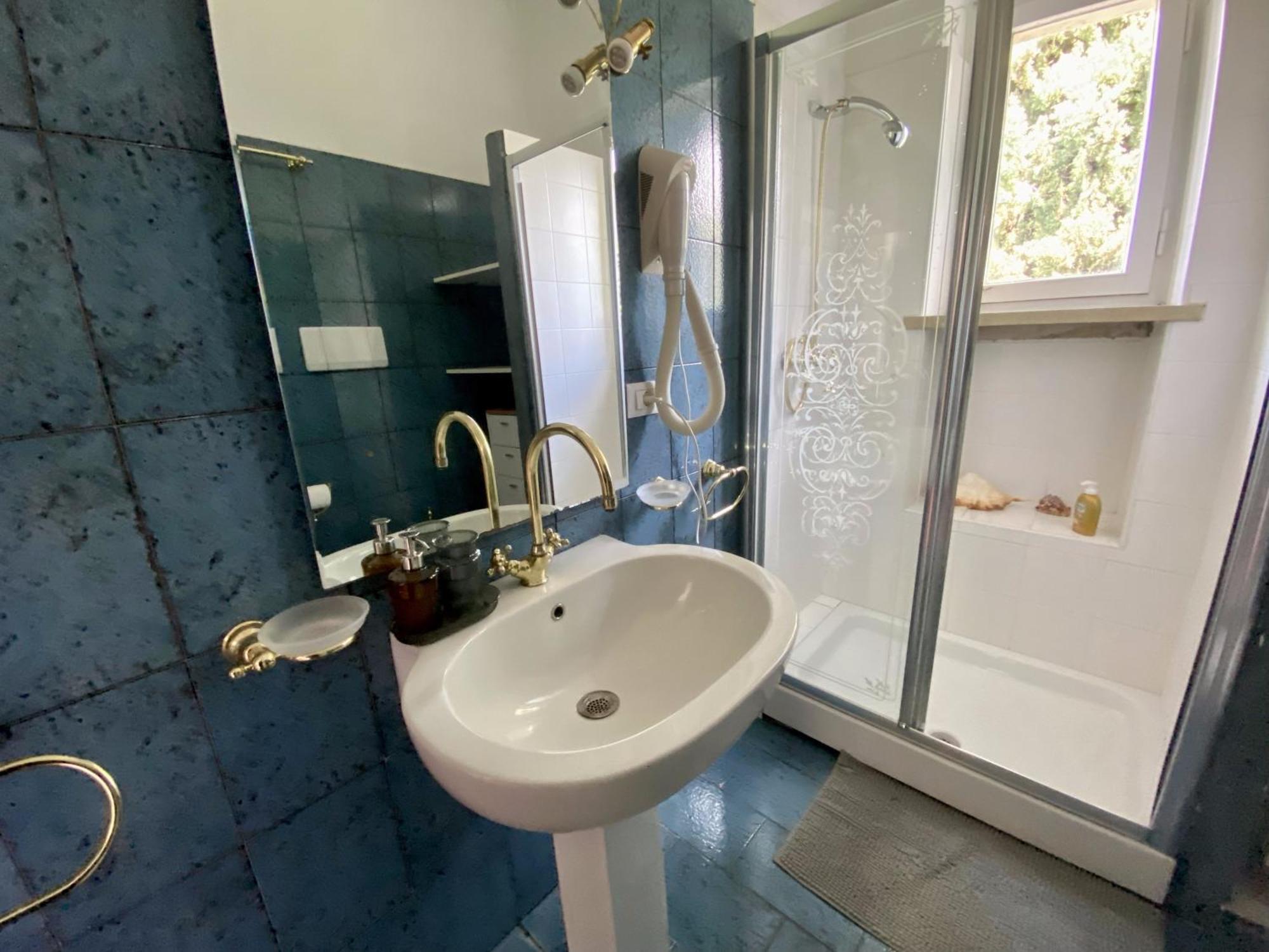 Wonderful Lake View Apartments With Pool With Breakfast Gardasee Torri Del Benaco Exterior photo