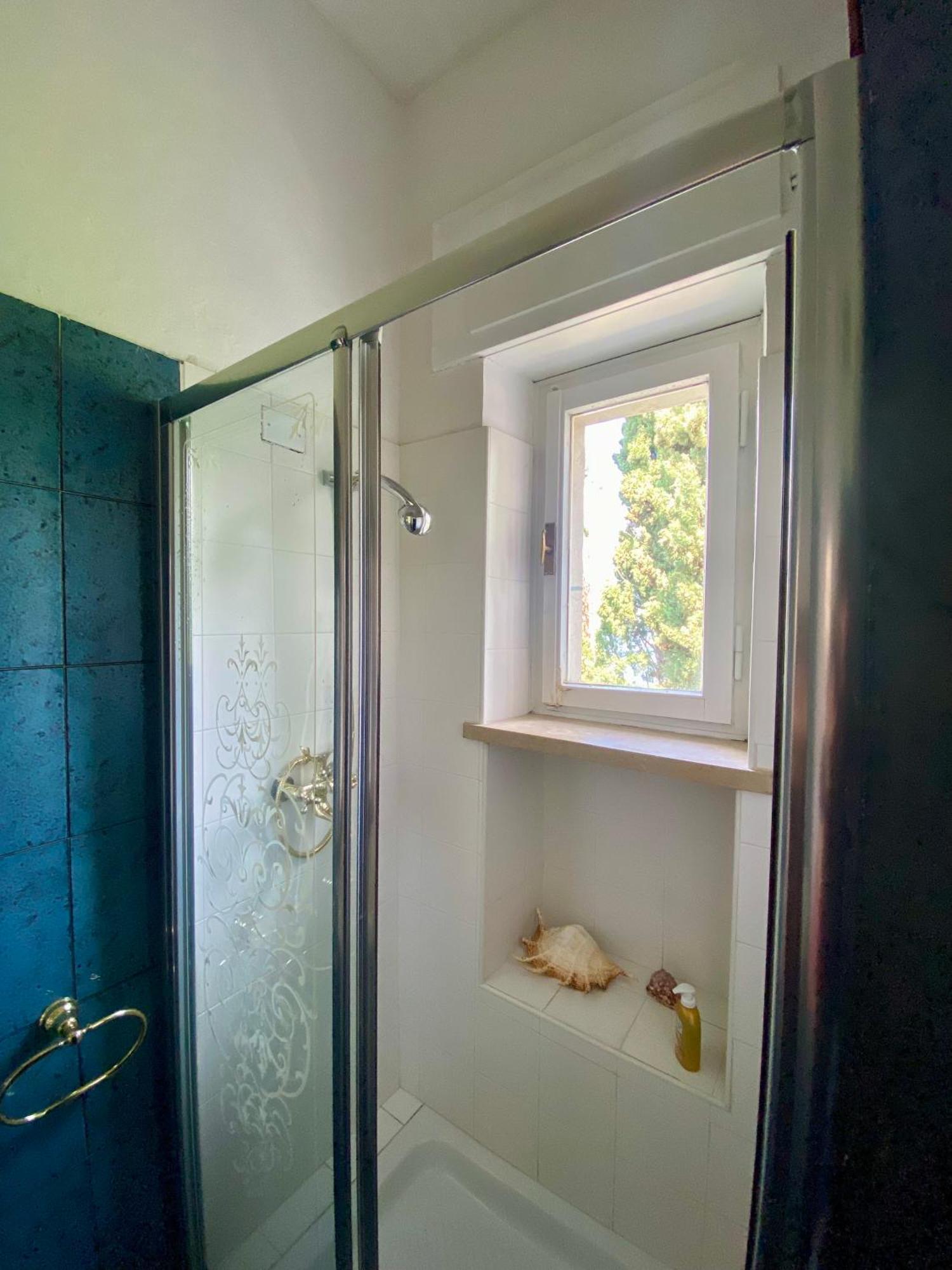 Wonderful Lake View Apartments With Pool With Breakfast Gardasee Torri Del Benaco Exterior photo