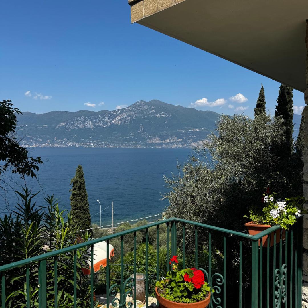 Wonderful Lake View Apartments With Pool With Breakfast Gardasee Torri Del Benaco Exterior photo